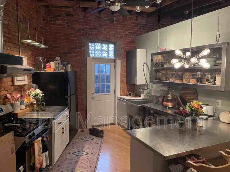 488 E Main St - Photo 4 of 13