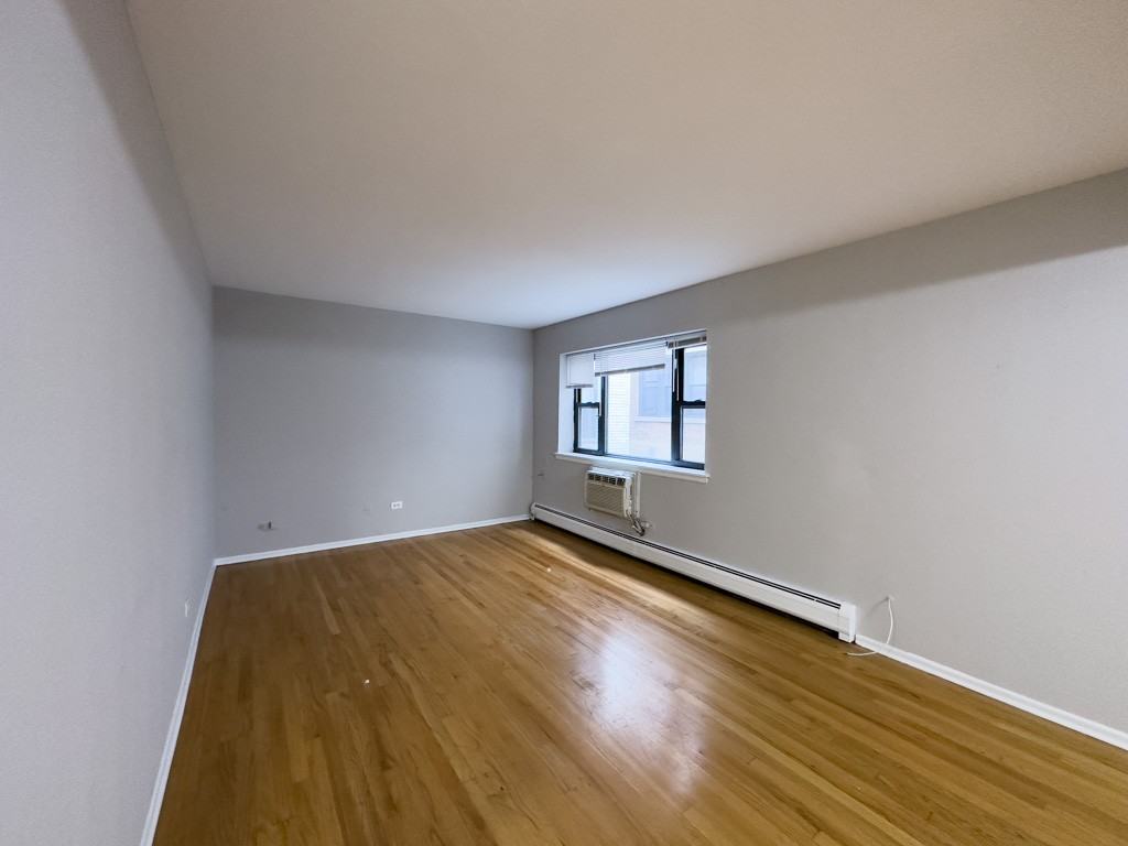 525 W Oakdale Ave #321 - Photo 5 of 21