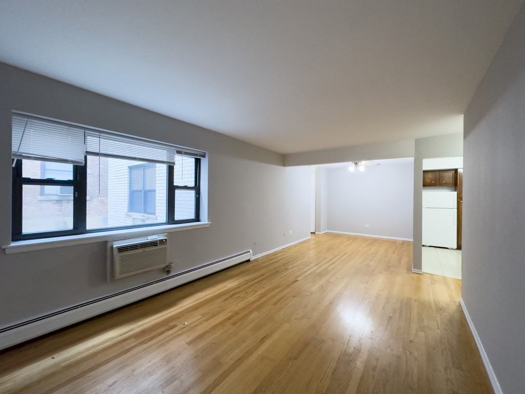 525 W Oakdale Ave #321 - Photo 6 of 21