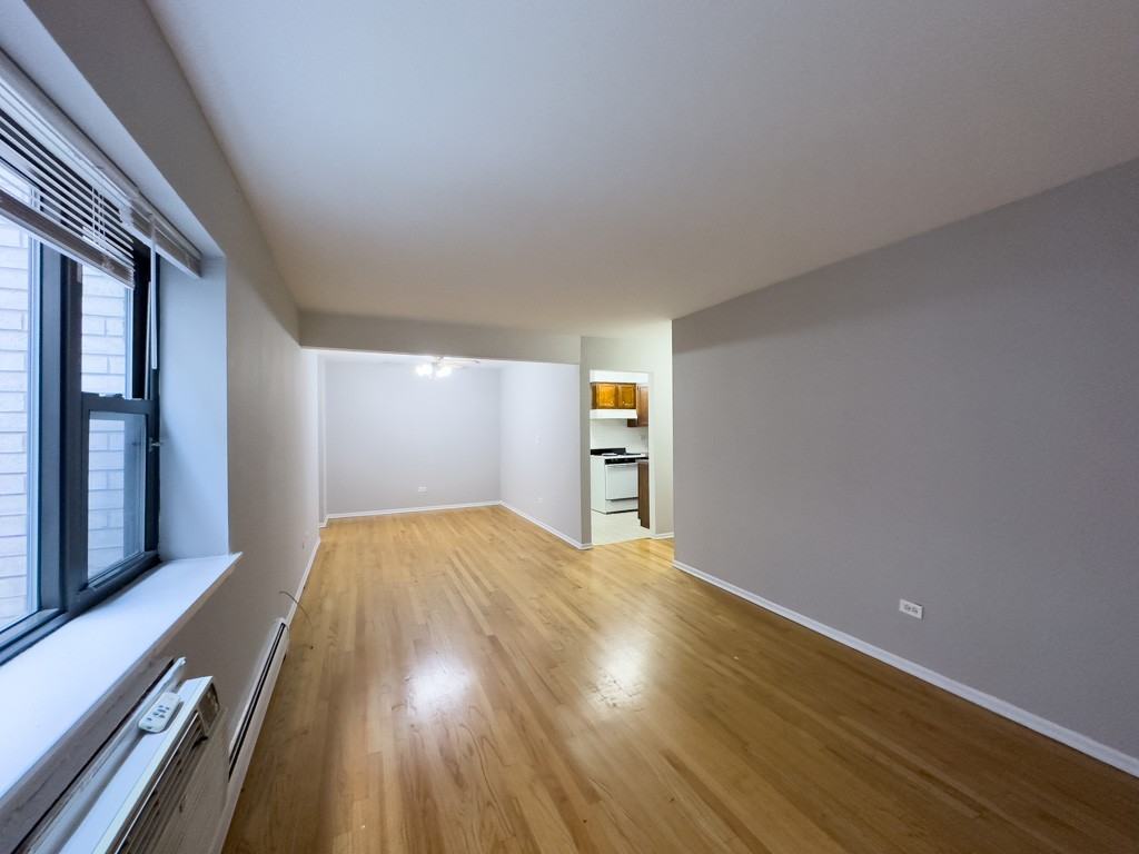 525 W Oakdale Ave #321 - Photo 7 of 21