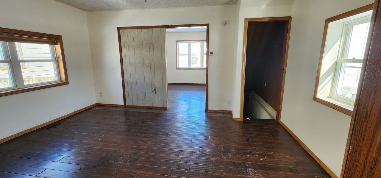 1001 1st Ave Nw - Photo 2 of 11