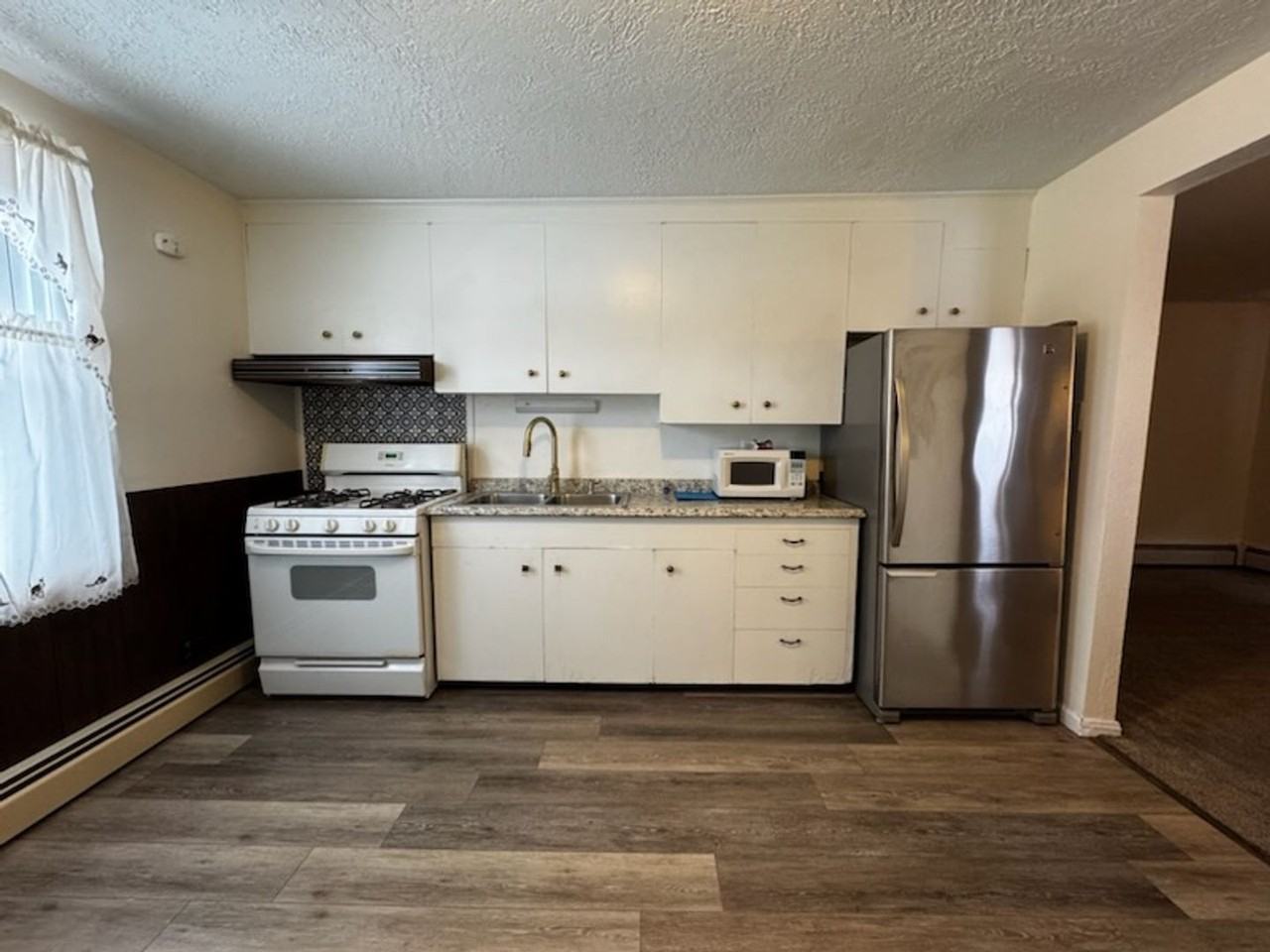 1078 Kelly Dr - Photo 5 of 7