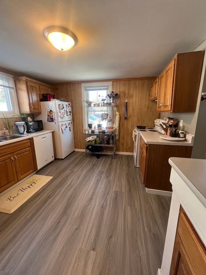 921 E 8th St - Photo 5 of 13