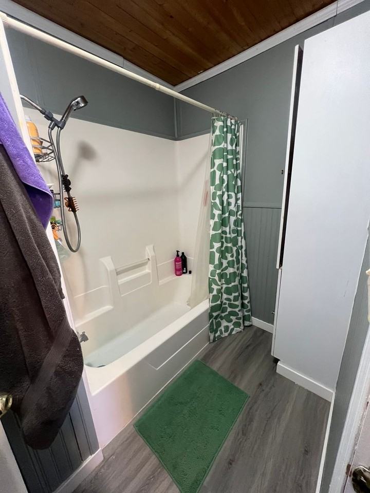 921 E 8th St - Photo 7 of 13