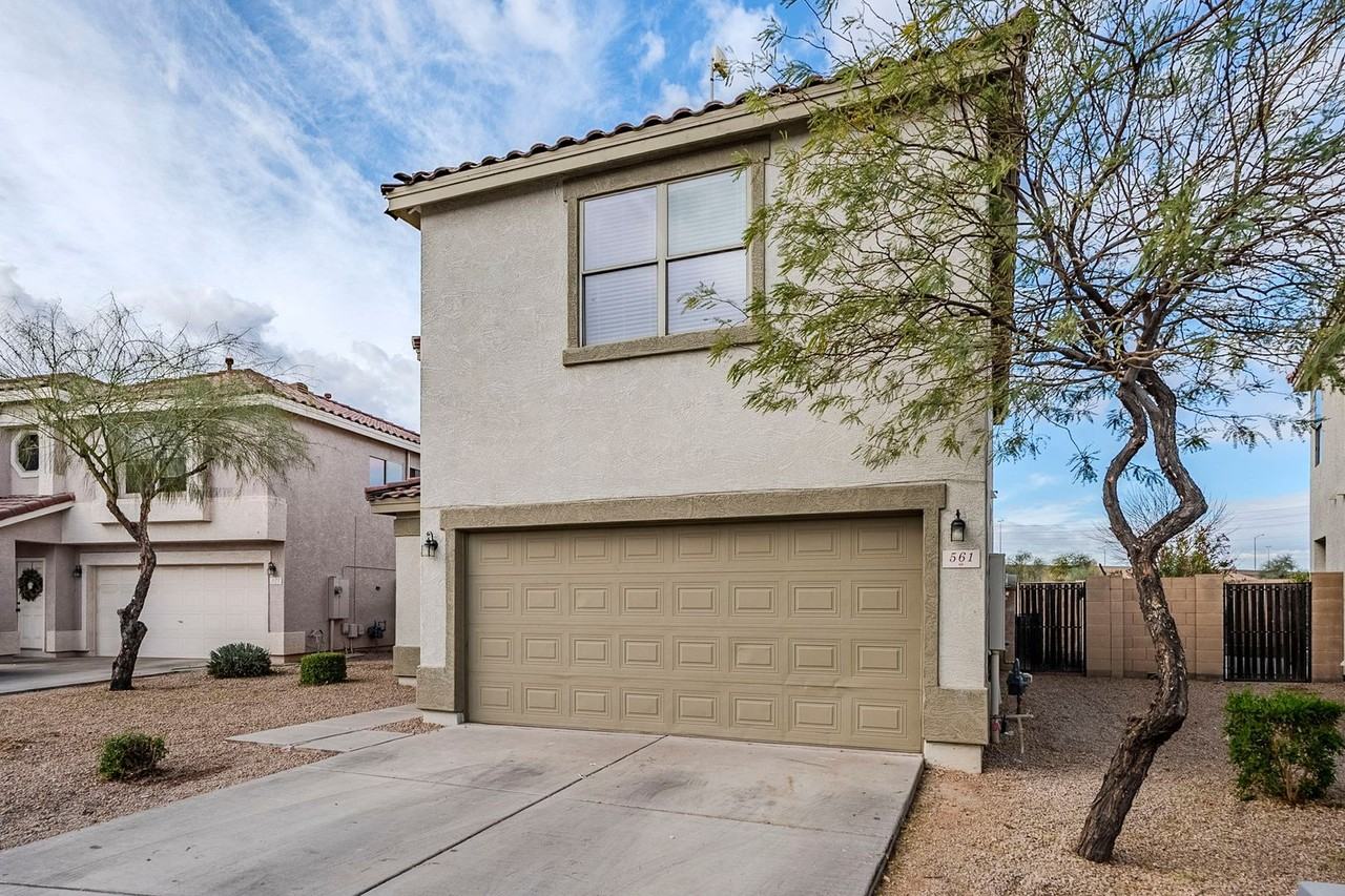 561 E Reflection Pl - Photo 2 of 39