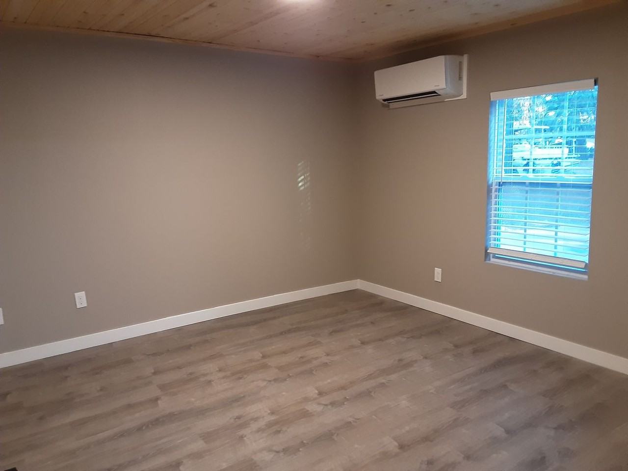 580 Satellite Ave - Photo 6 of 16