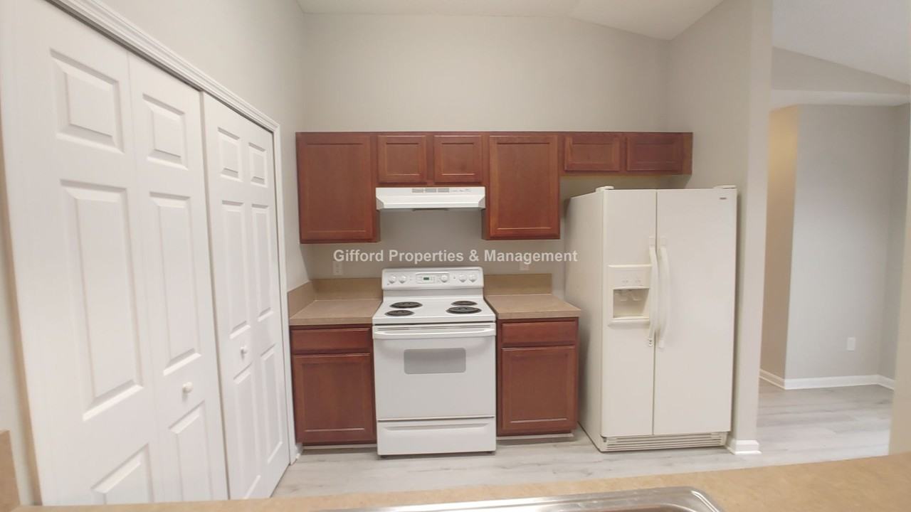 5520 Cabot Dr N - Photo 6 of 14