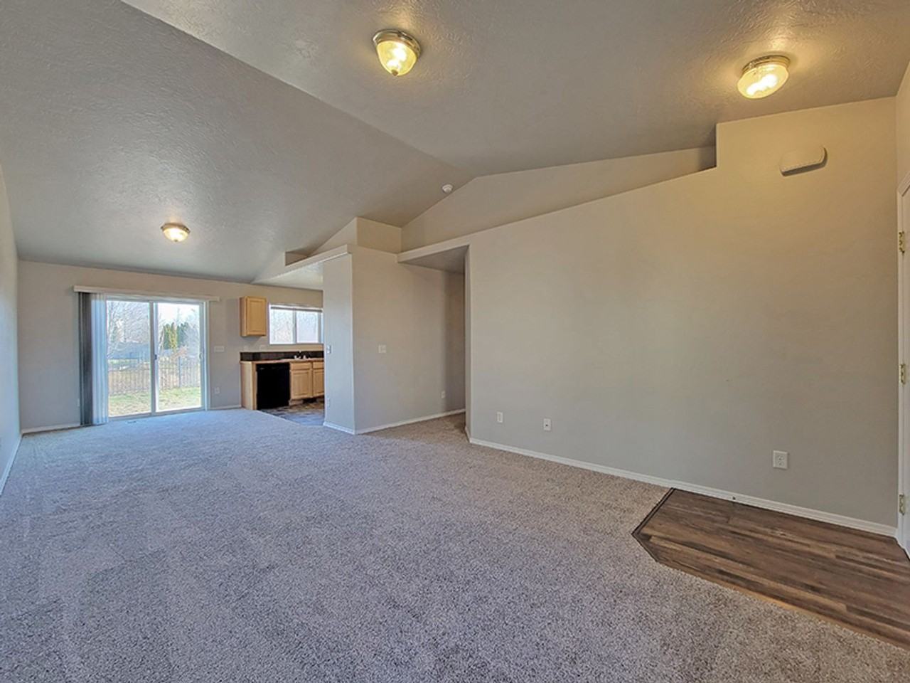 1002 S Ahsahka Ave - Photo 2 of 20