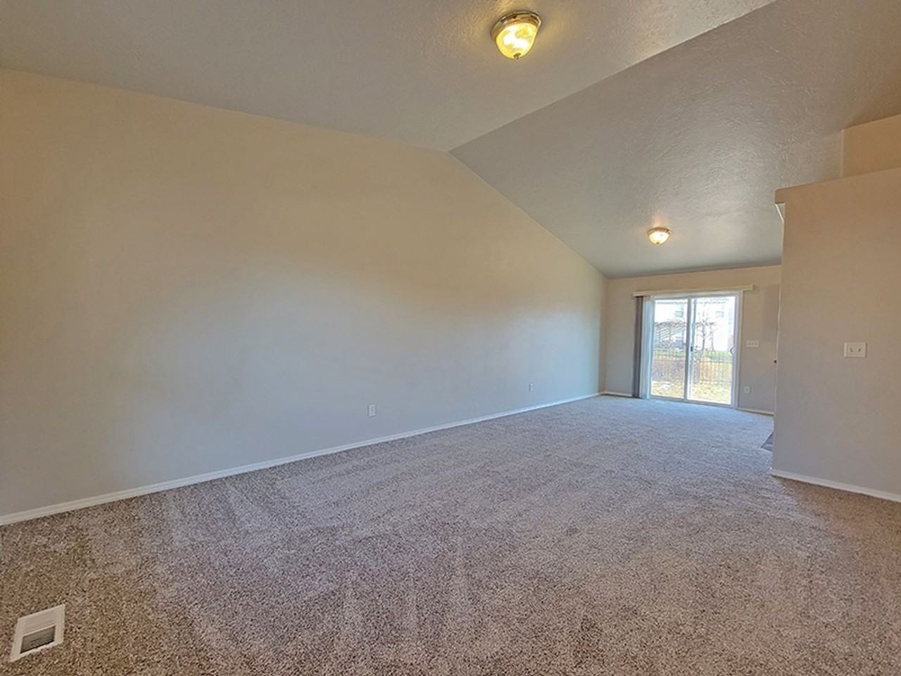 1002 S Ahsahka Ave - Photo 3 of 20