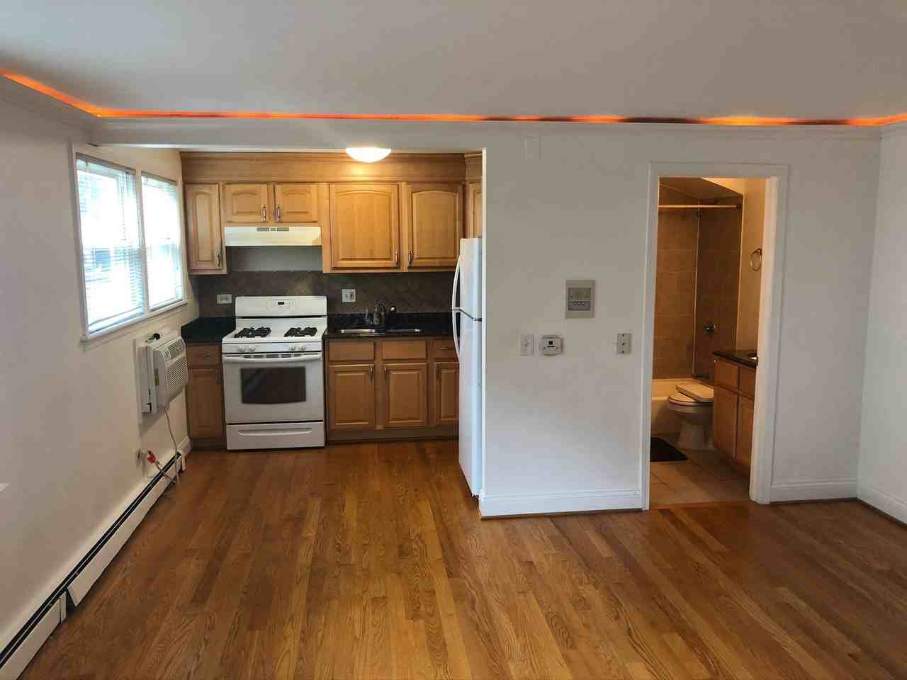 4938 N Leonard Dr - Photo 3 of 11