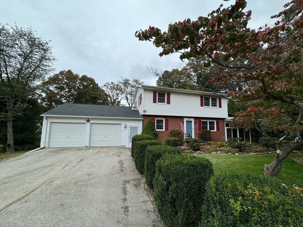 27 Springwood Ave - Photo 2 of 29