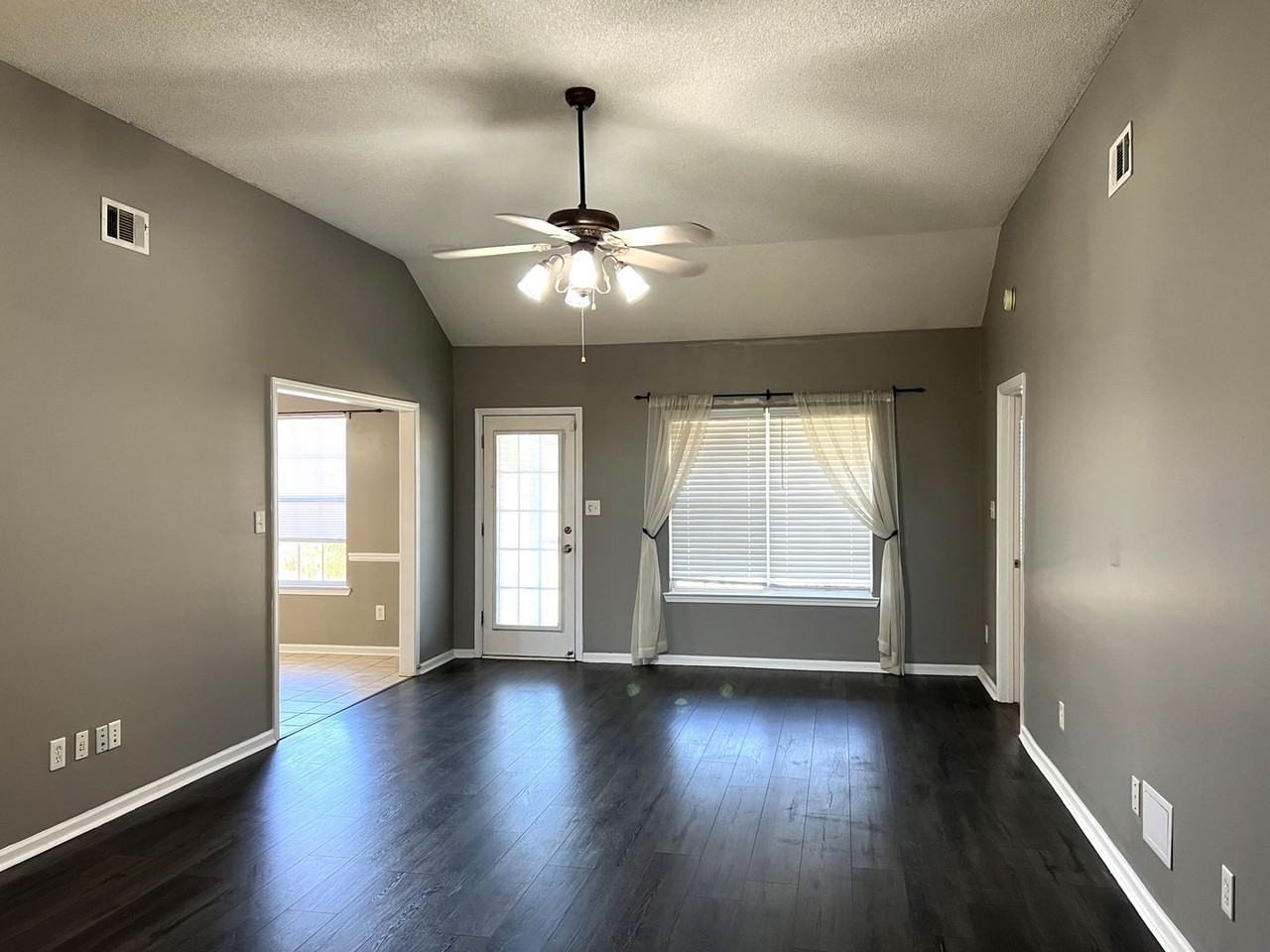 116 Larkspur Ln - Photo 2 of 25