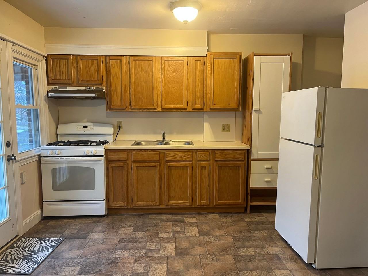 533 E Frederick St - Photo 3 of 18