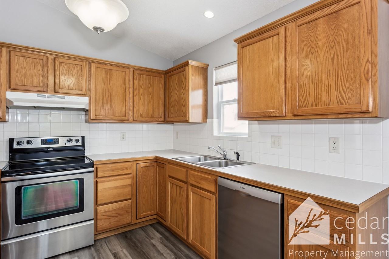 1602 N Woodchuck St - Photo 5 of 15