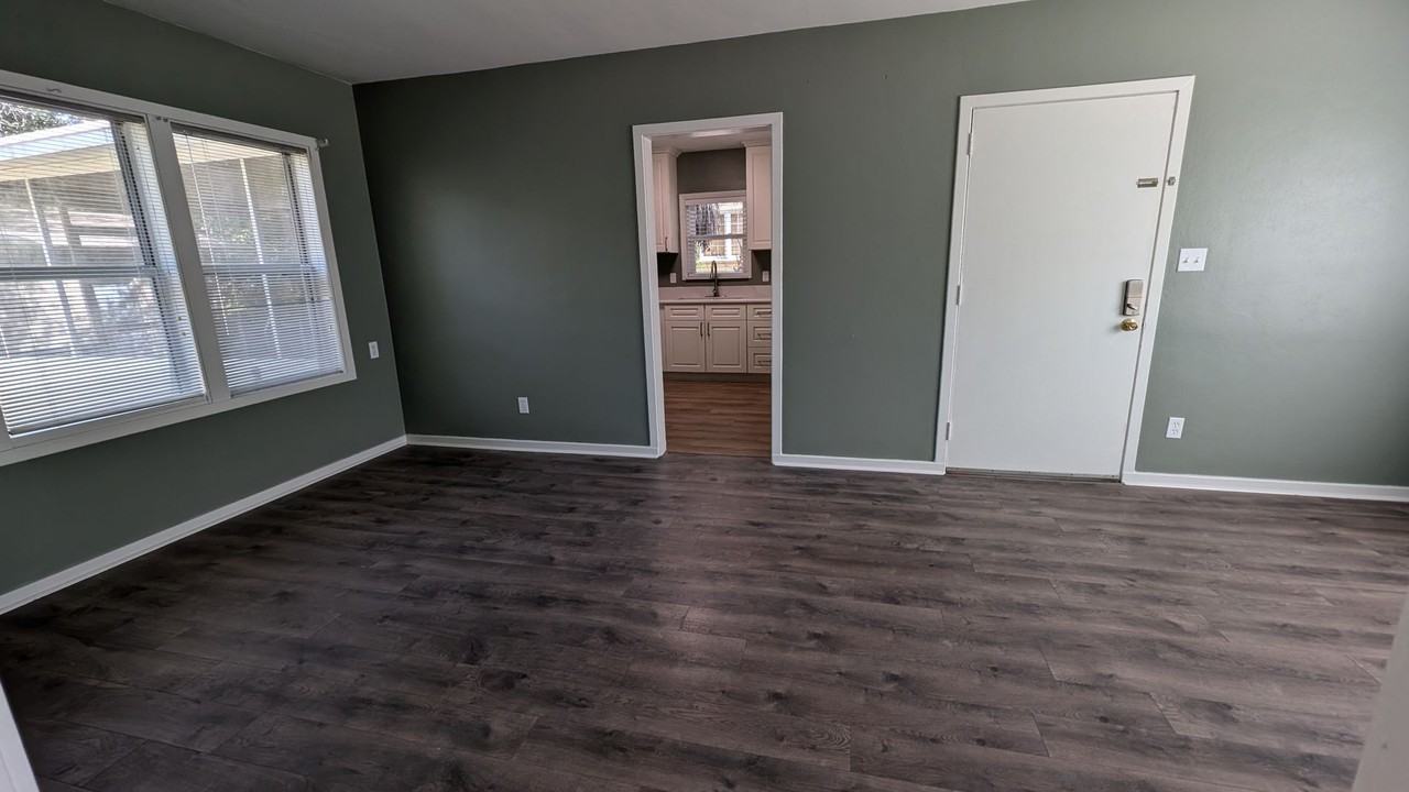 1032 Nw 24th Ave - Photo 3 of 7