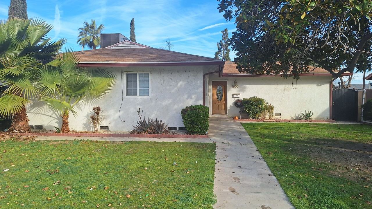 1600 Planz Rd - Photo 3 of 5