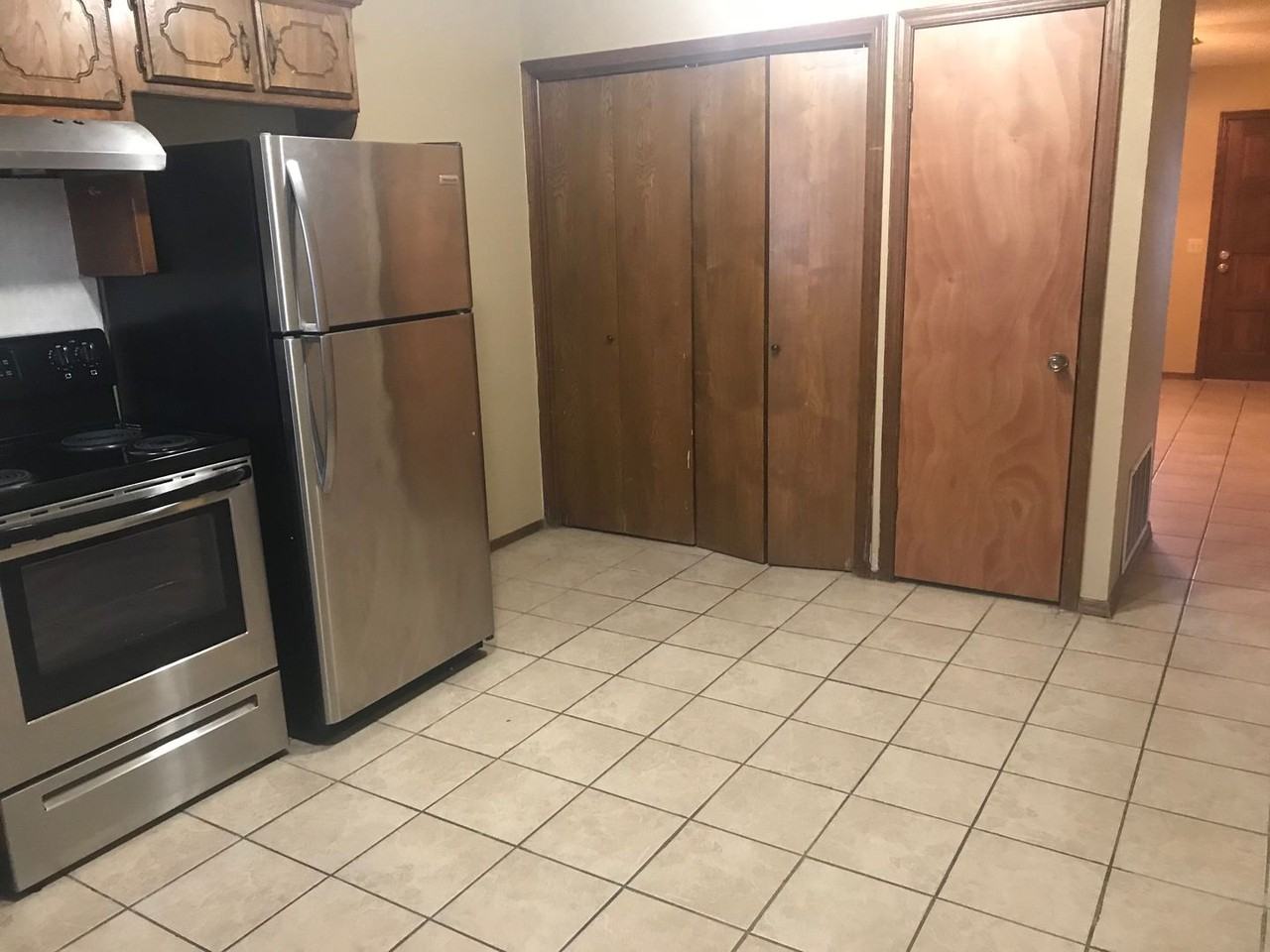 2224 Apple Ave - Photo 2 of 6