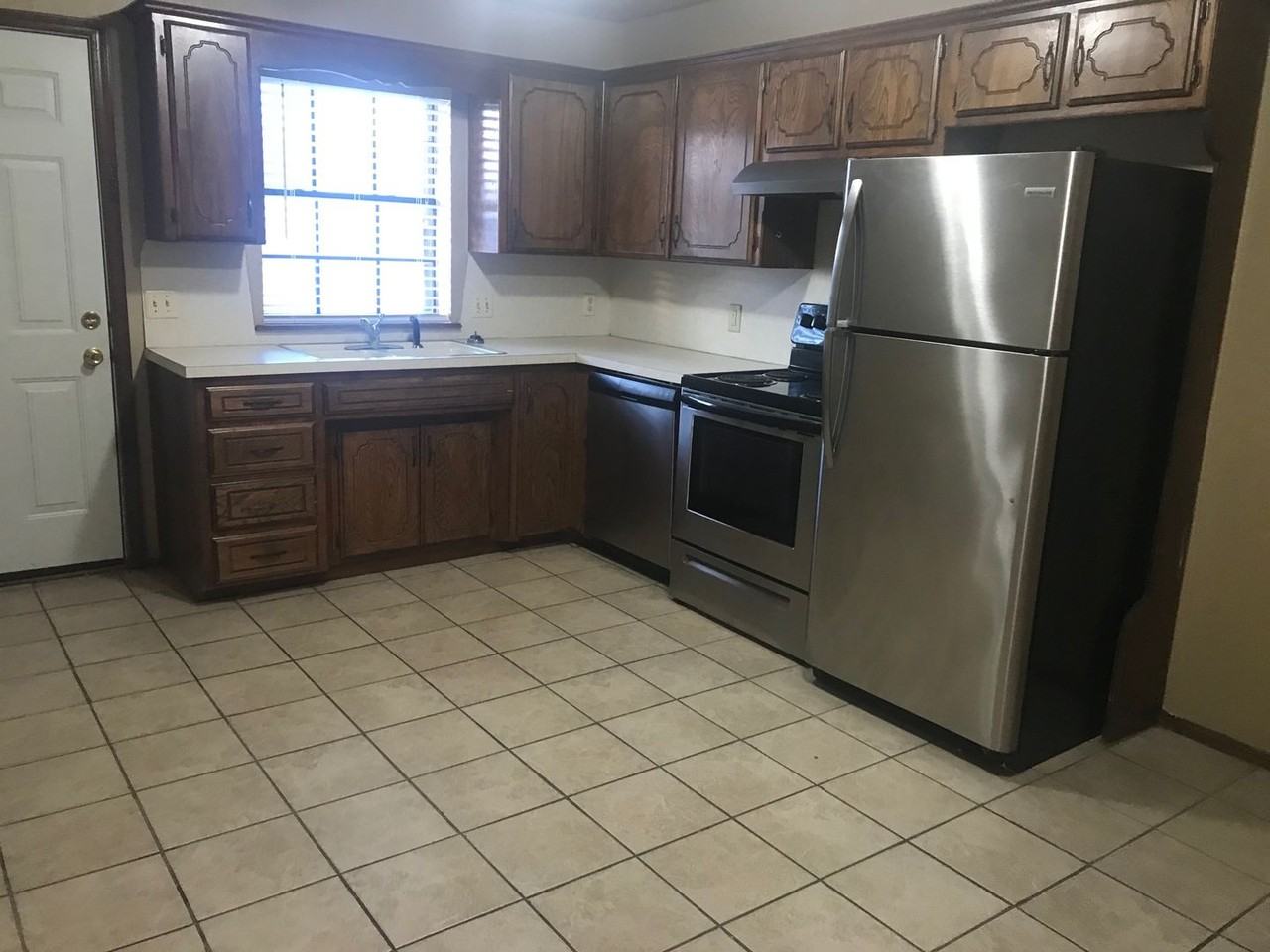 2224 Apple Ave - Photo 3 of 6