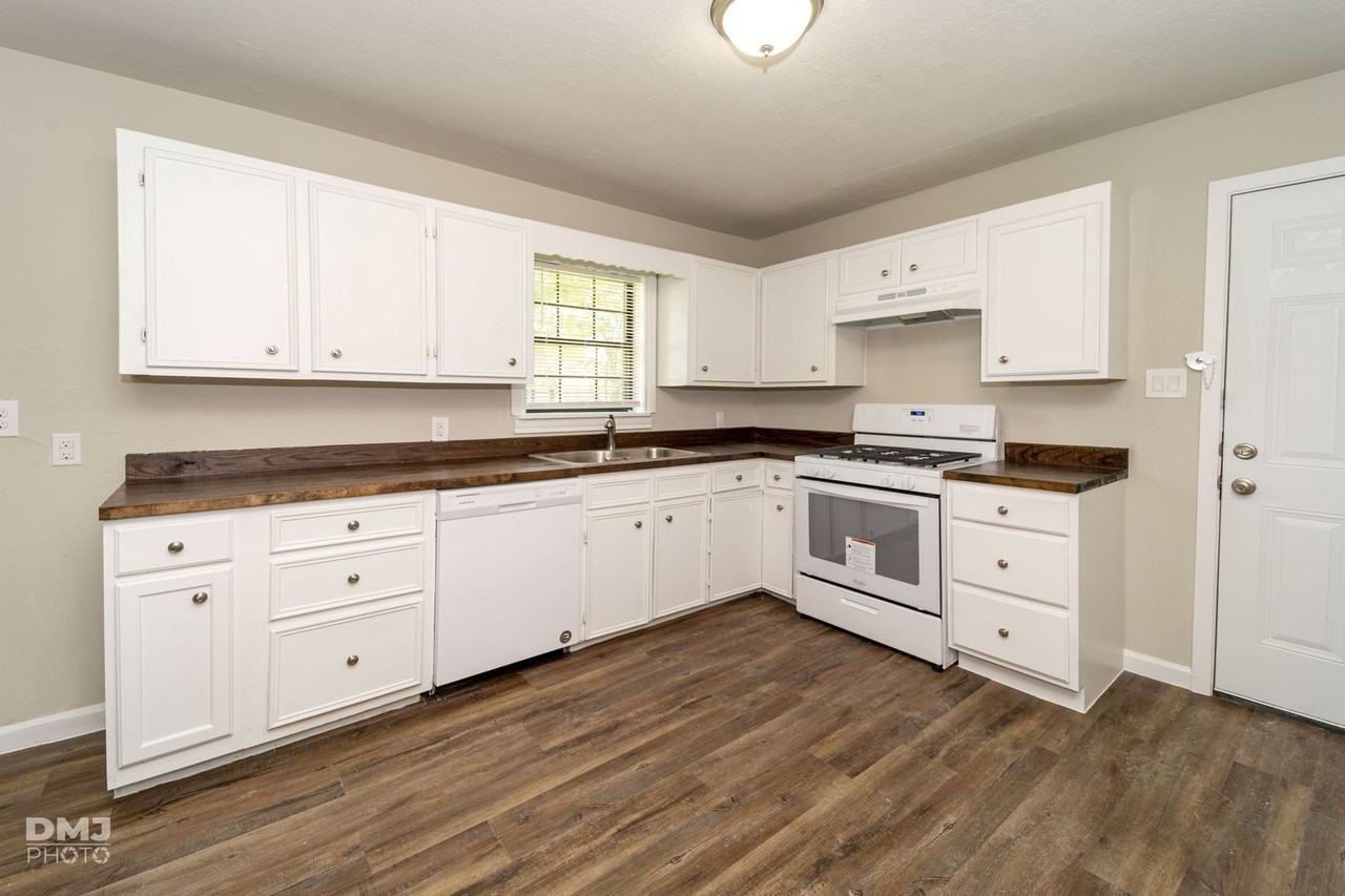 1429 Bassett St - Photo 2 of 27