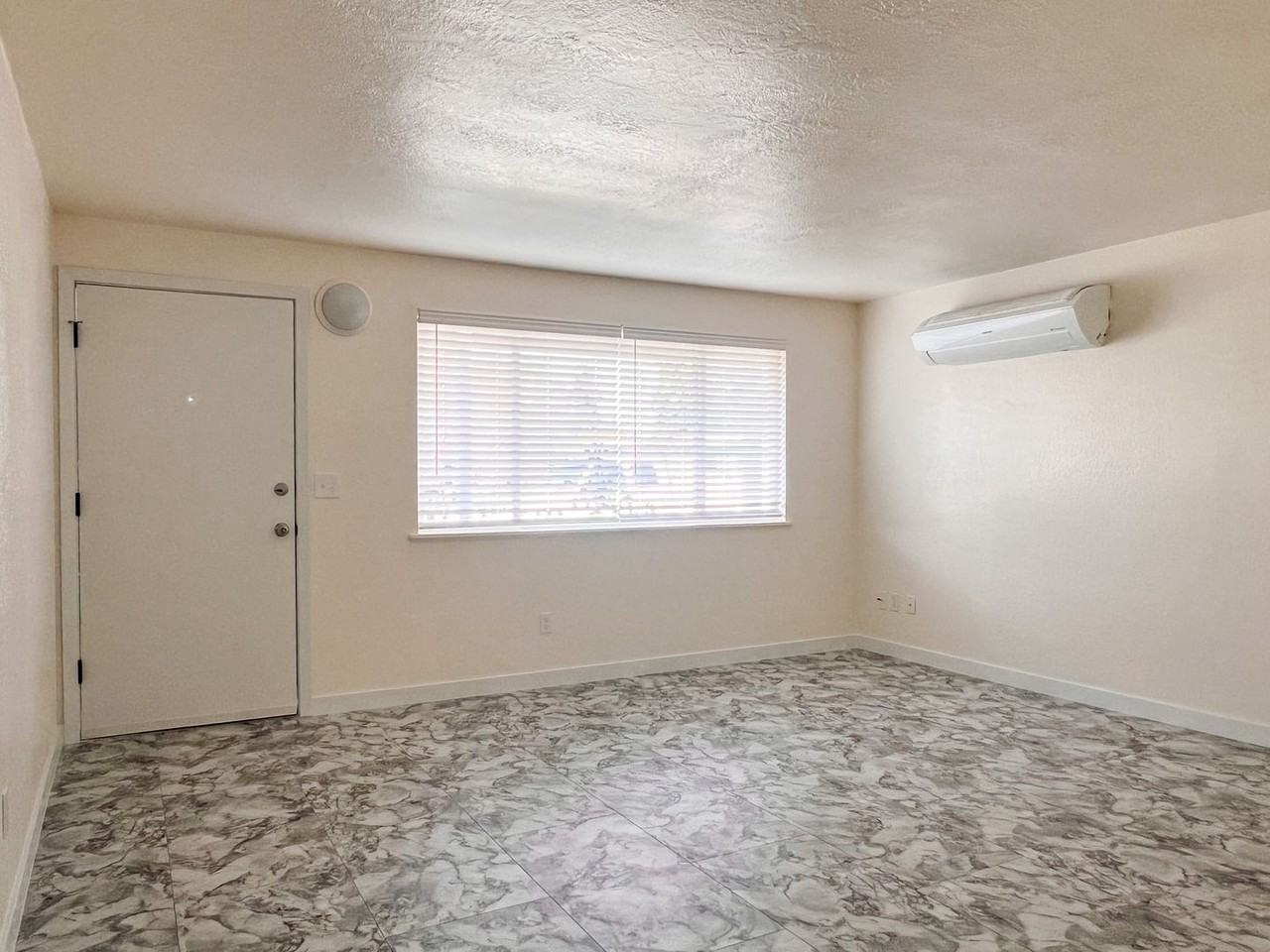 260 Hobbs St - Photo 2 of 15