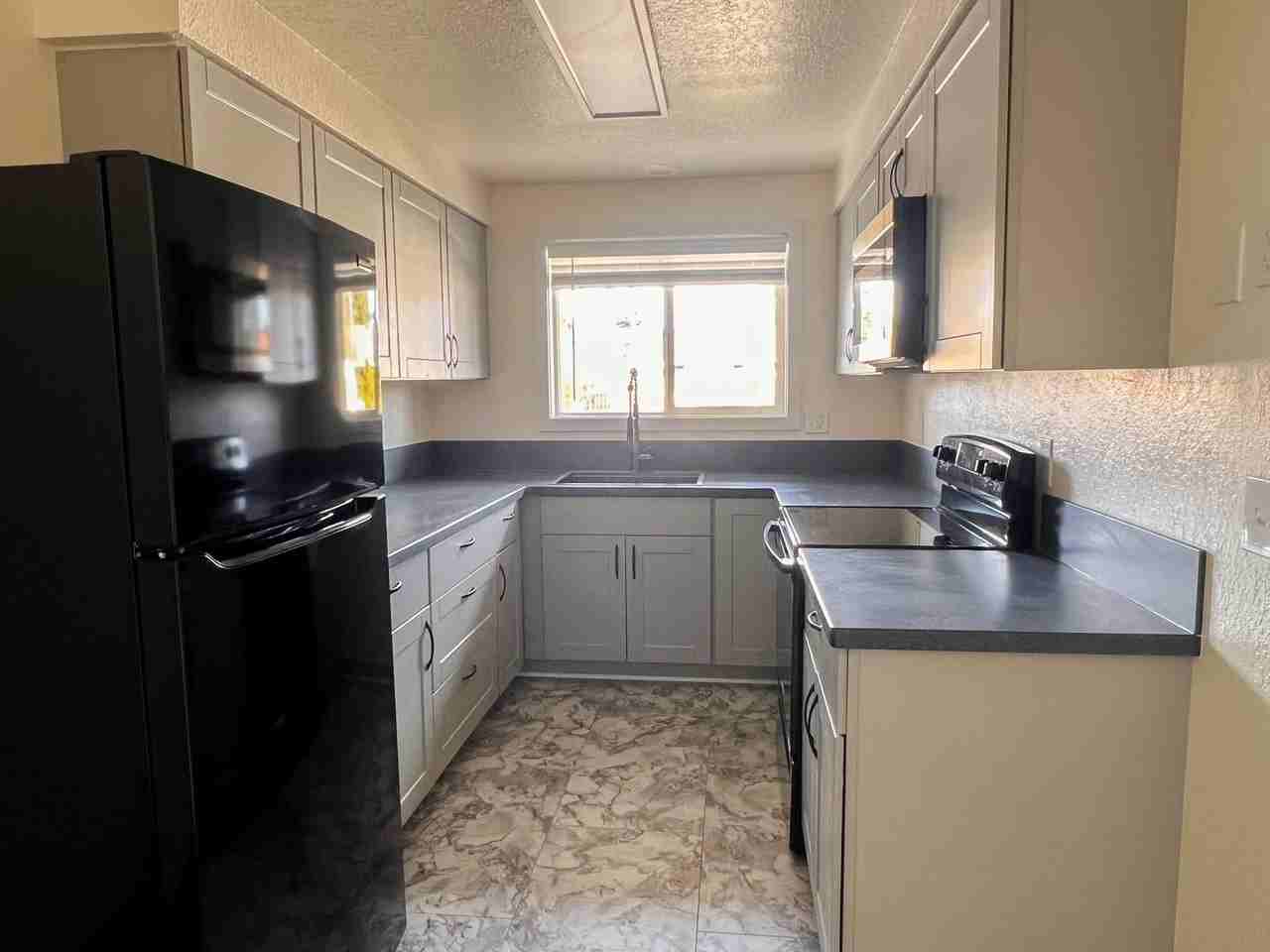 260 Hobbs St - Photo 4 of 15