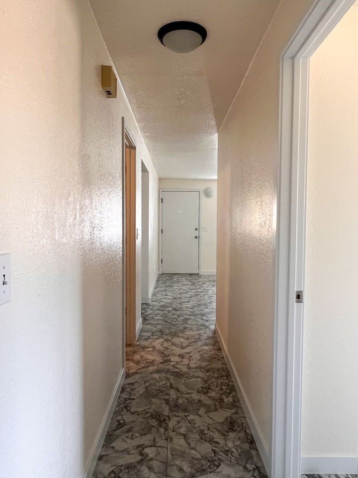 260 Hobbs St - Photo 5 of 15