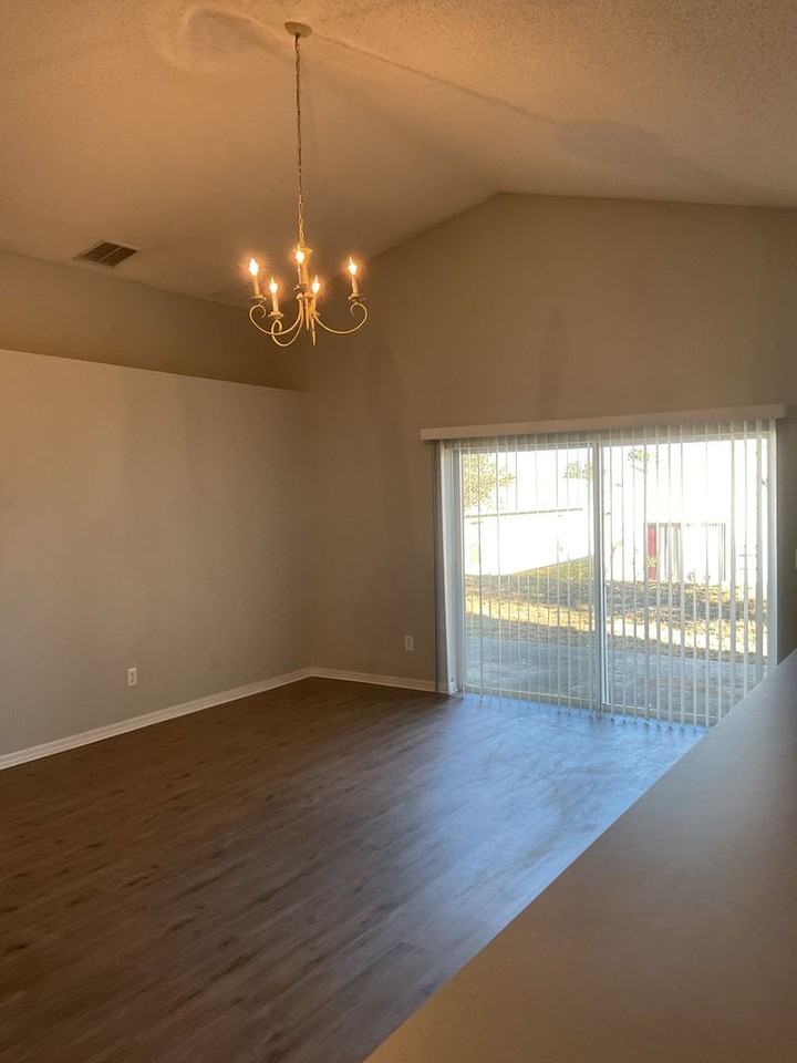 1001 Lake Charles Dr - Photo 2 of 27