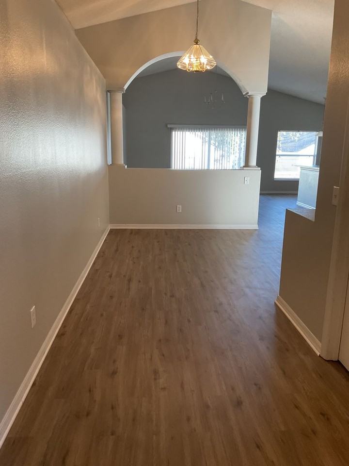 1001 Lake Charles Dr - Photo 5 of 27