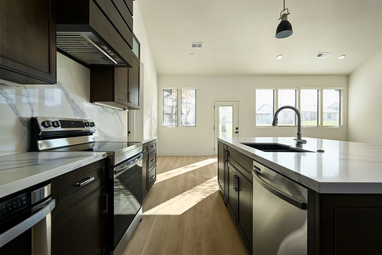 256 N Franklin St - Photo 6 of 15