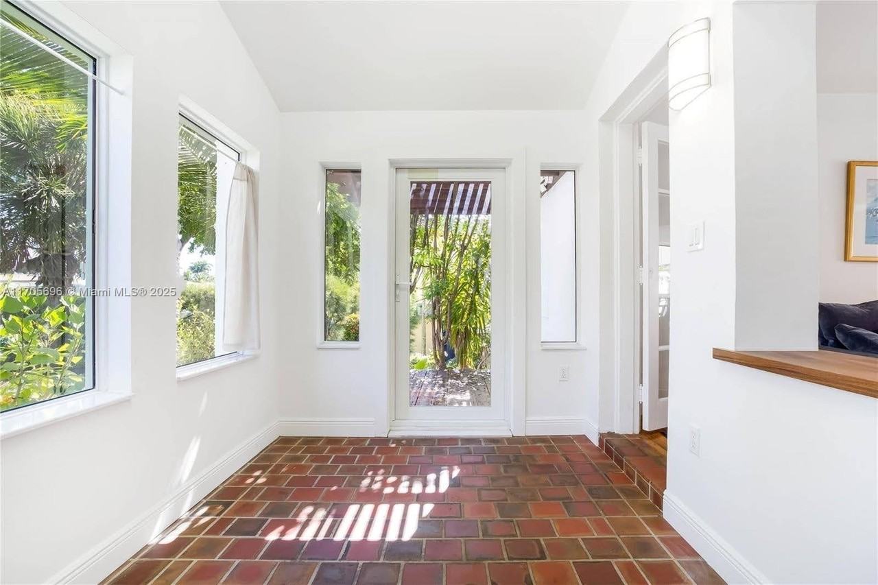 1590 Normandy Drive - Photo 3 of 22