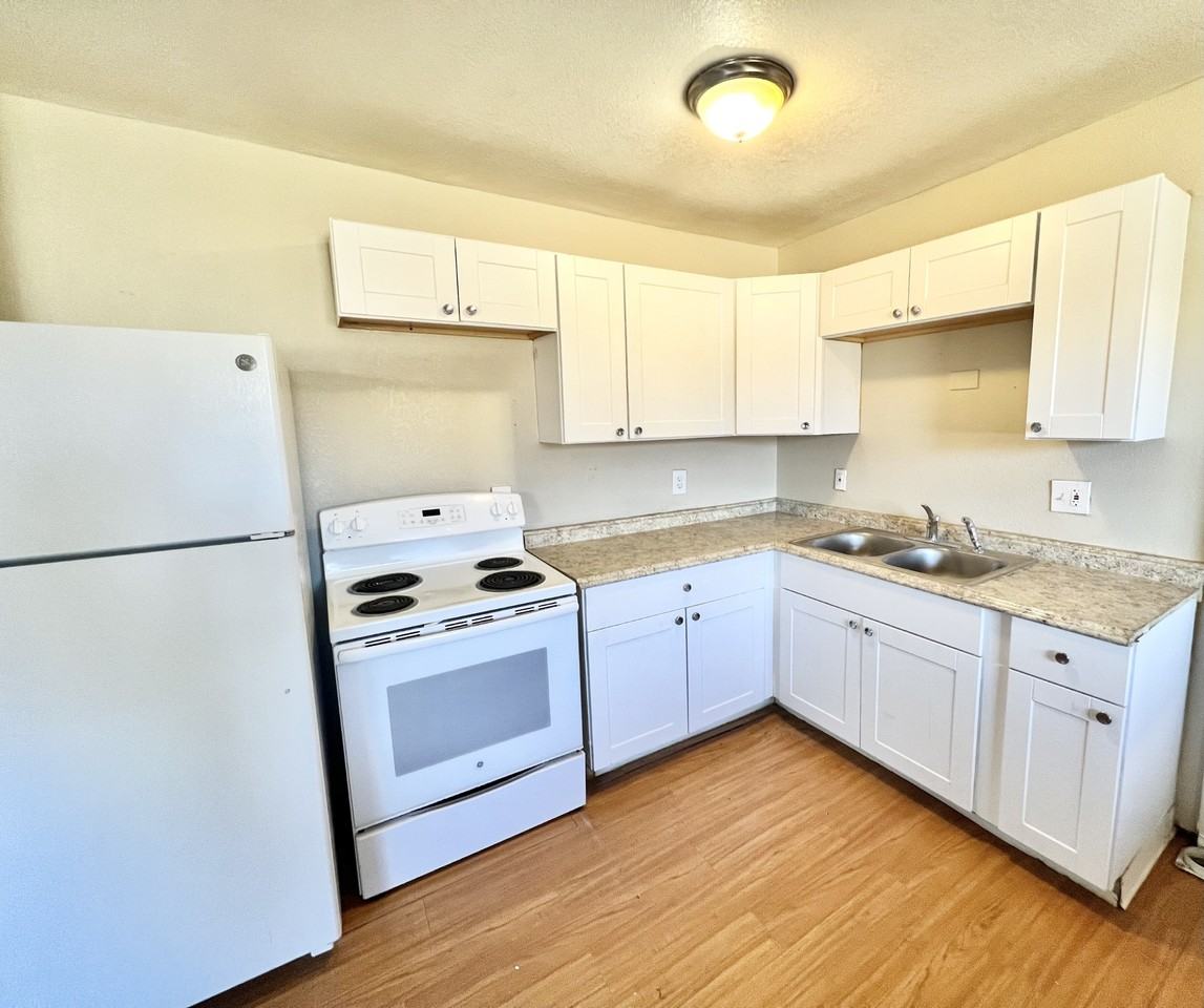 1690 EATON - Photo 4 of 24