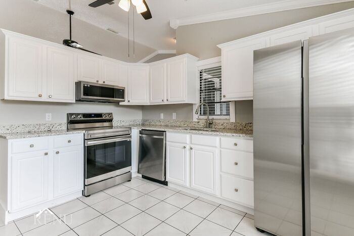 2138 Pimlico St - Photo 2 of 17