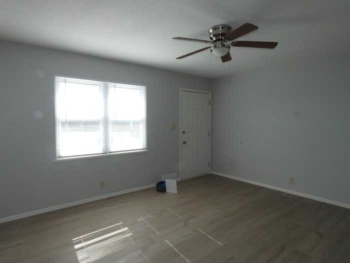 3606 Ne 72nd St - Photo 3 of 13