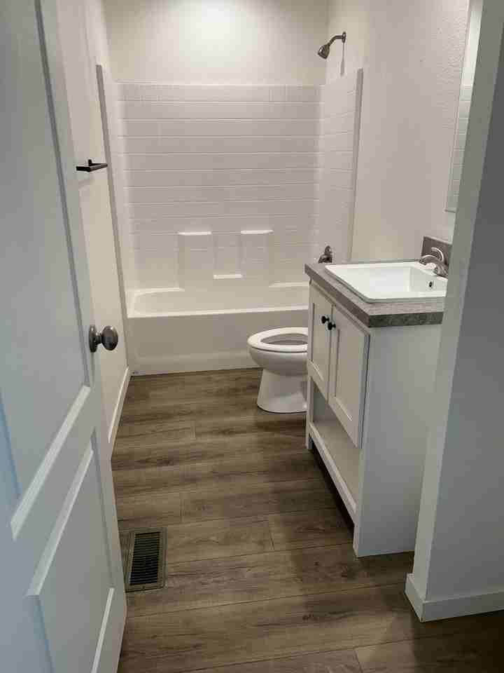 644 Douglas St #NA - Photo 2 of 9