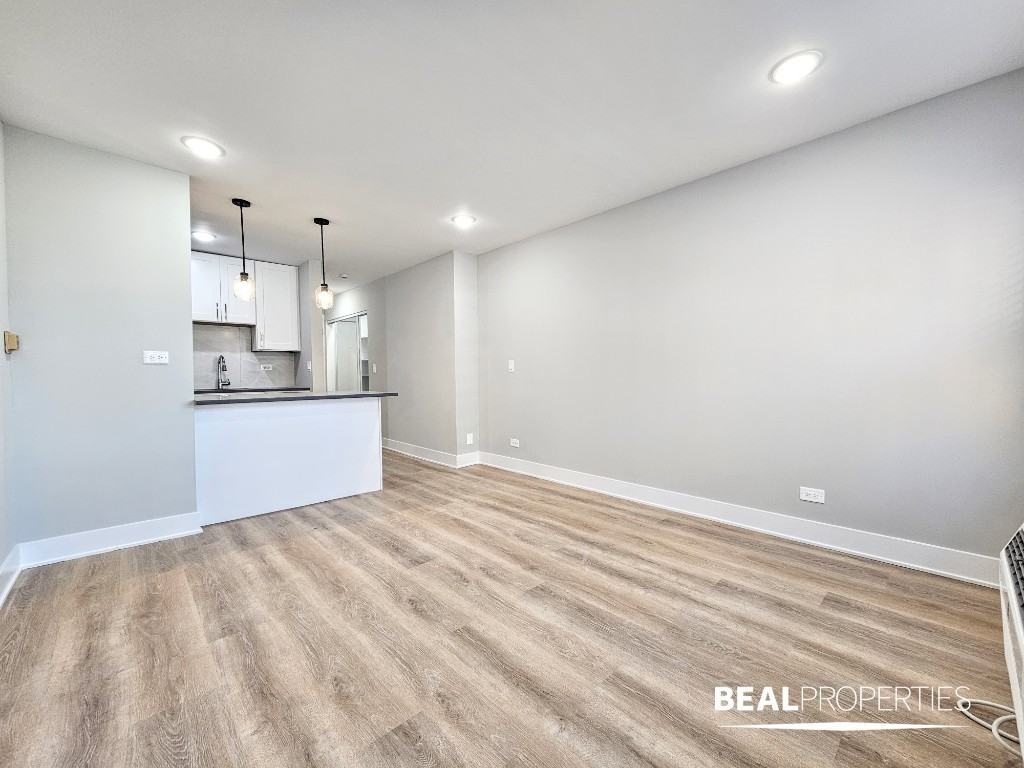 555 W Stratford Pl #503 - Photo 4 of 11