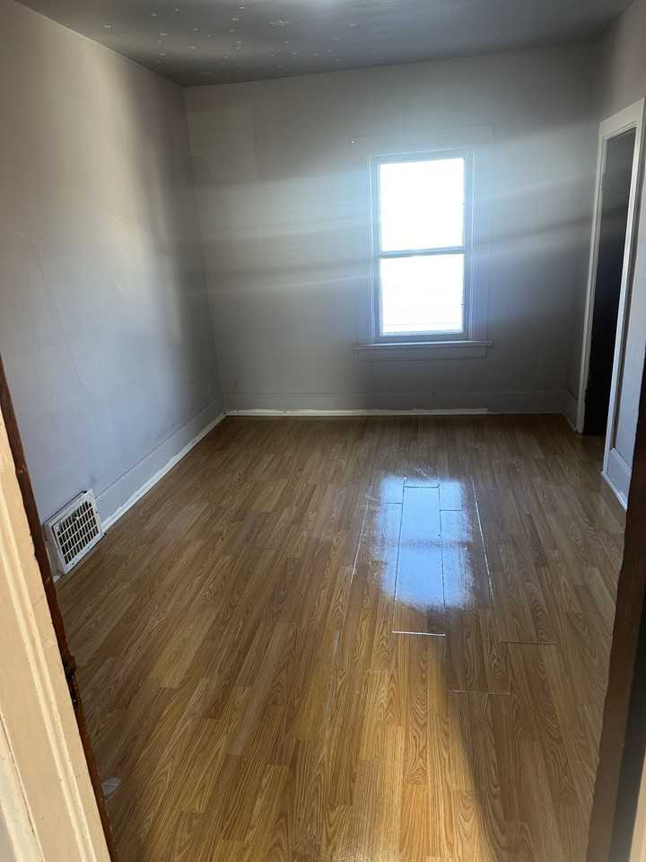 425 S 14th St - Photo 4 of 13