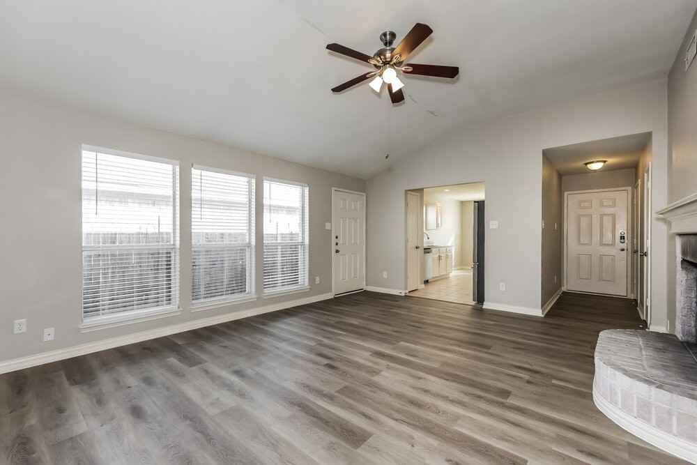 6417 Longmont Trl - Photo 3 of 16