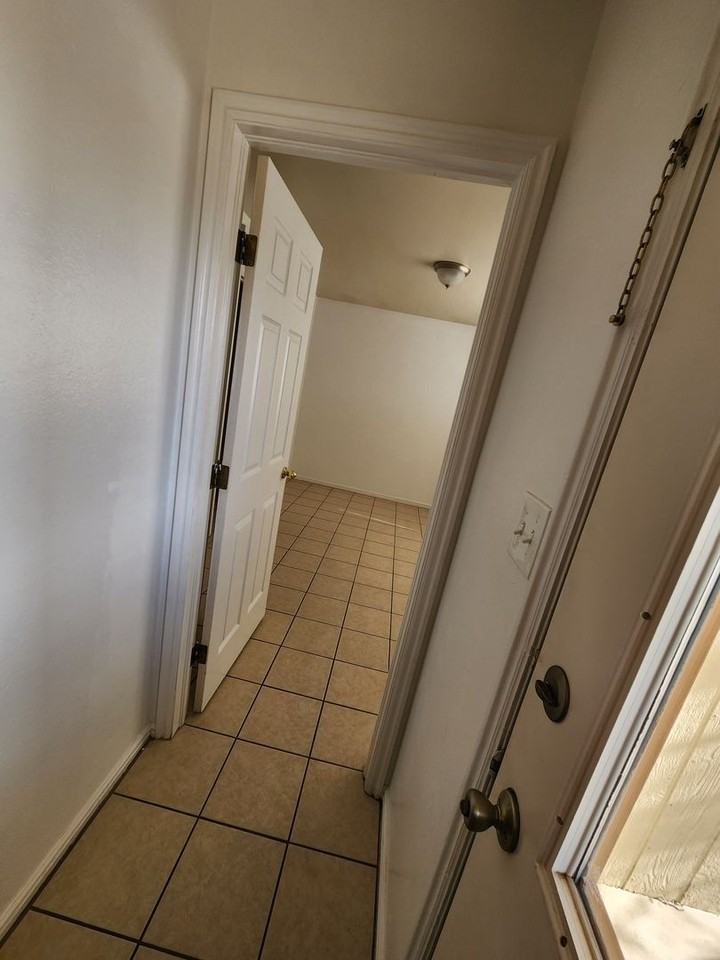 489 E 2015 N - Photo 5 of 48