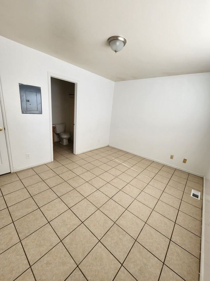 489 E 2015 N - Photo 7 of 48