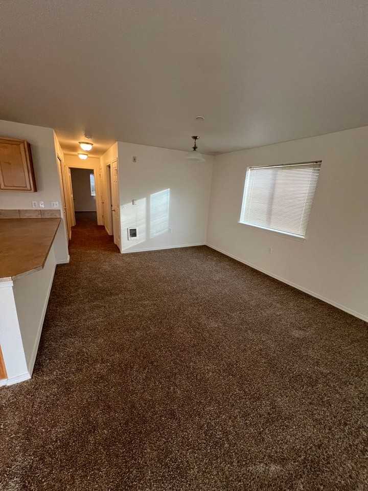 Ellendale Manor Apartments - Photo 4 of 10