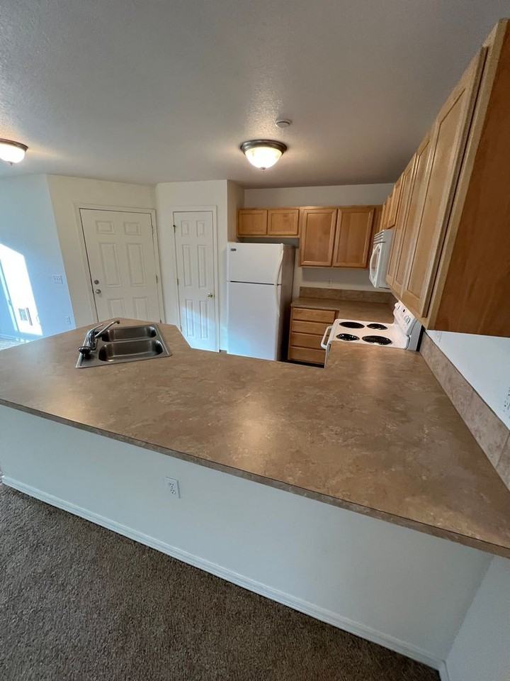 Ellendale Manor Apartments - Photo 5 of 10