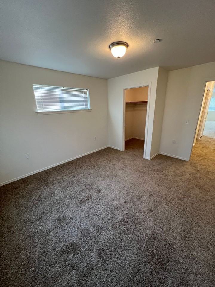 Ellendale Manor Apartments - Photo 7 of 10