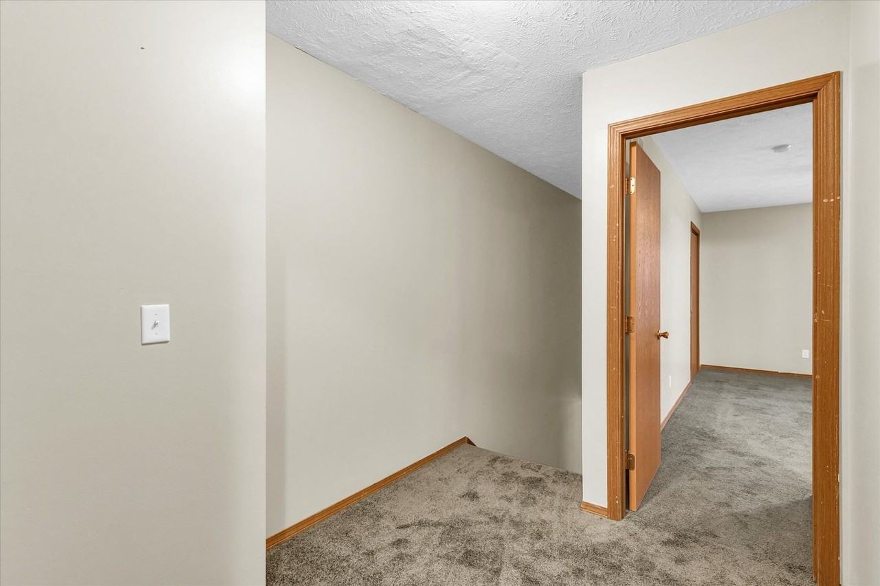 8 Christopher Way - Photo 3 of 23