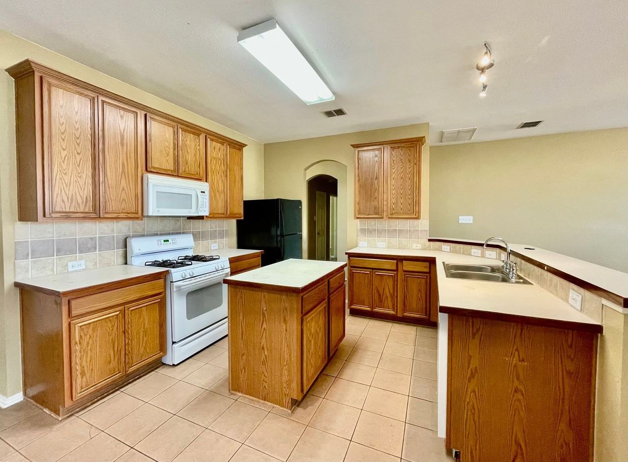 6116 Pine Meadow Ln - Photo 6 of 29