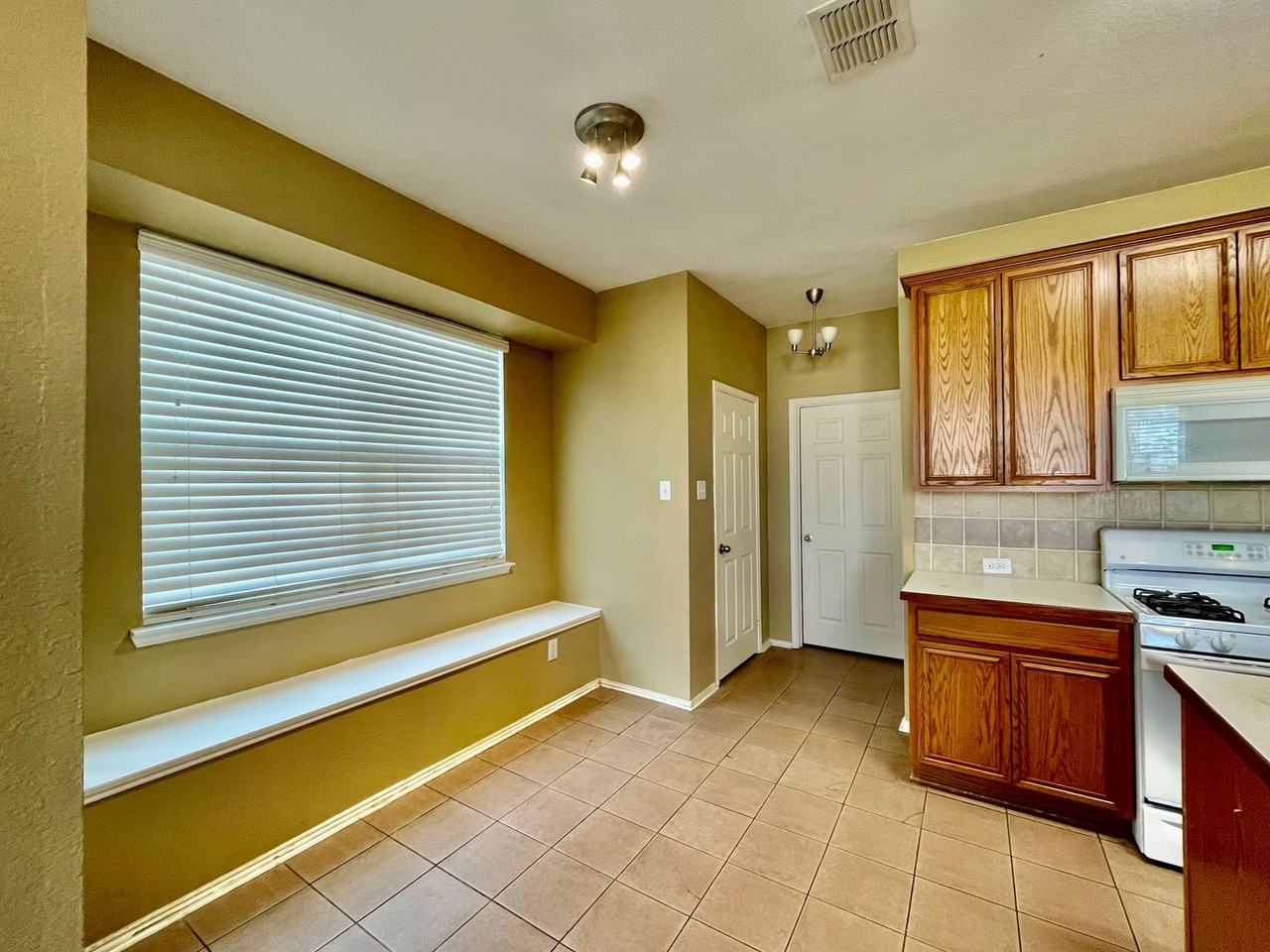 6116 Pine Meadow Ln - Photo 7 of 29