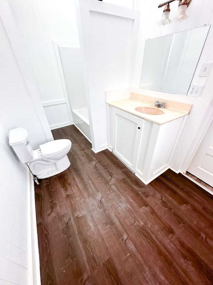 690 Avenue E - Photo 5 of 32