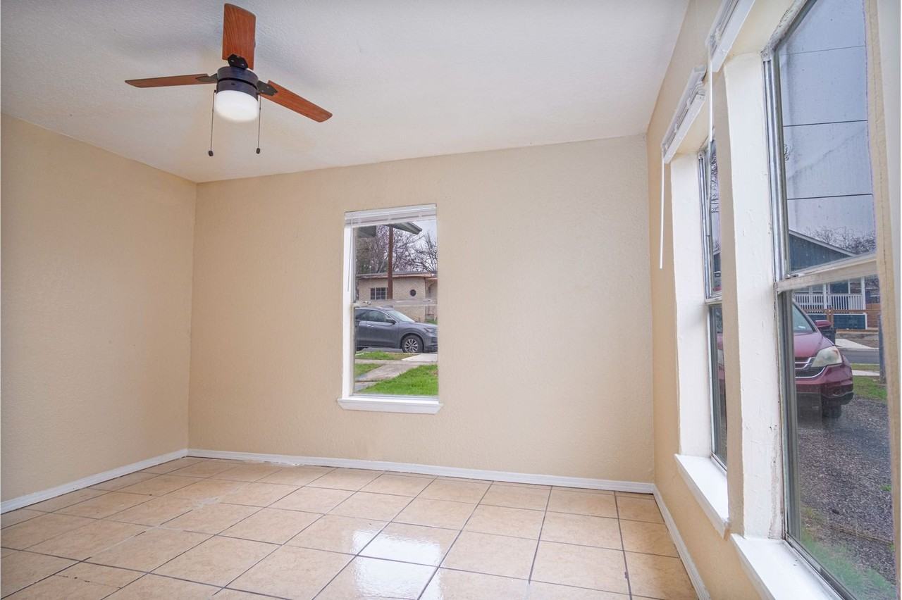 838 Nevada St - Photo 6 of 18