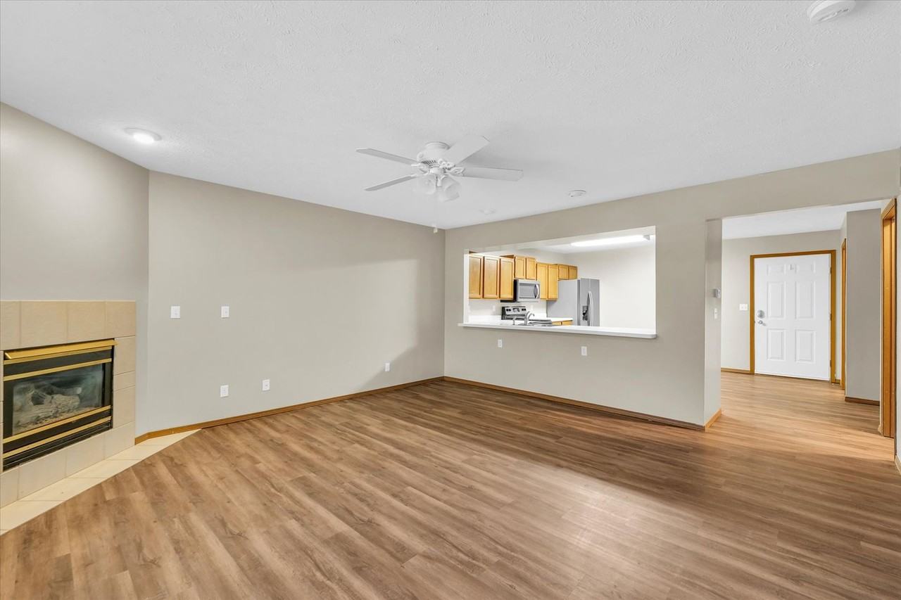 12 Christopher Way - Photo 2 of 23