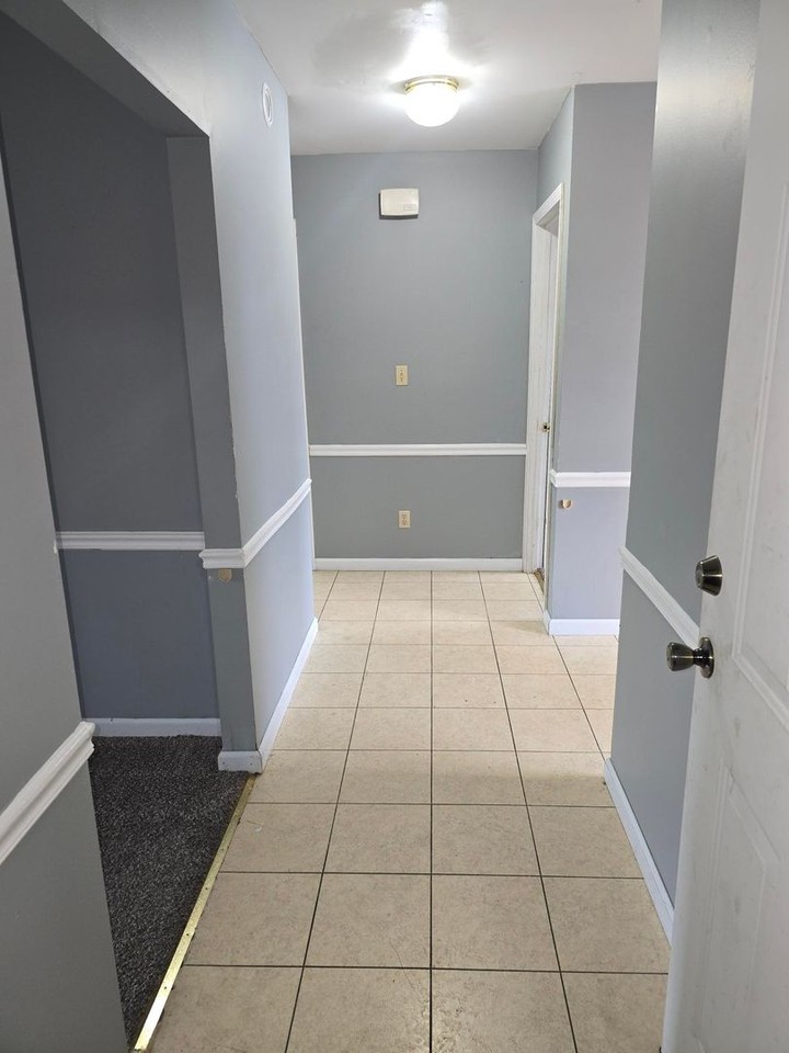 420 E Bryan St - Photo 5 of 8