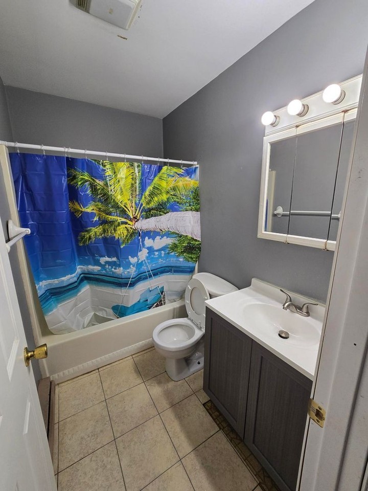 420 E Bryan St - Photo 6 of 8